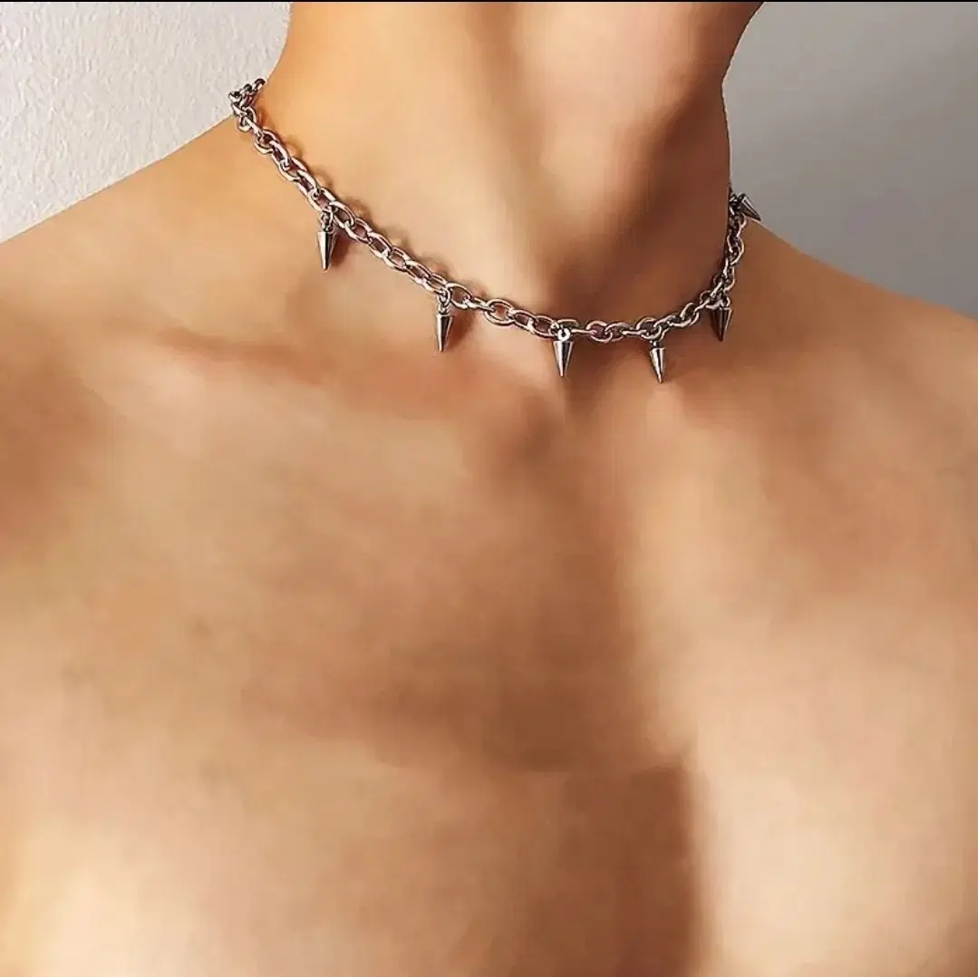스파이크 체인 목걸이