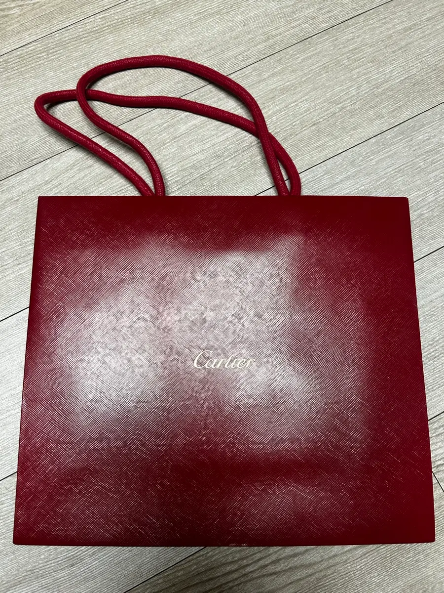 까르띠에 Cartier 쇼핑백 판매합니다.