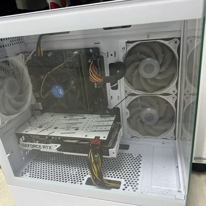 i9400f, 2060 ssd 500 램 16기가 데스크탑 팝니다.