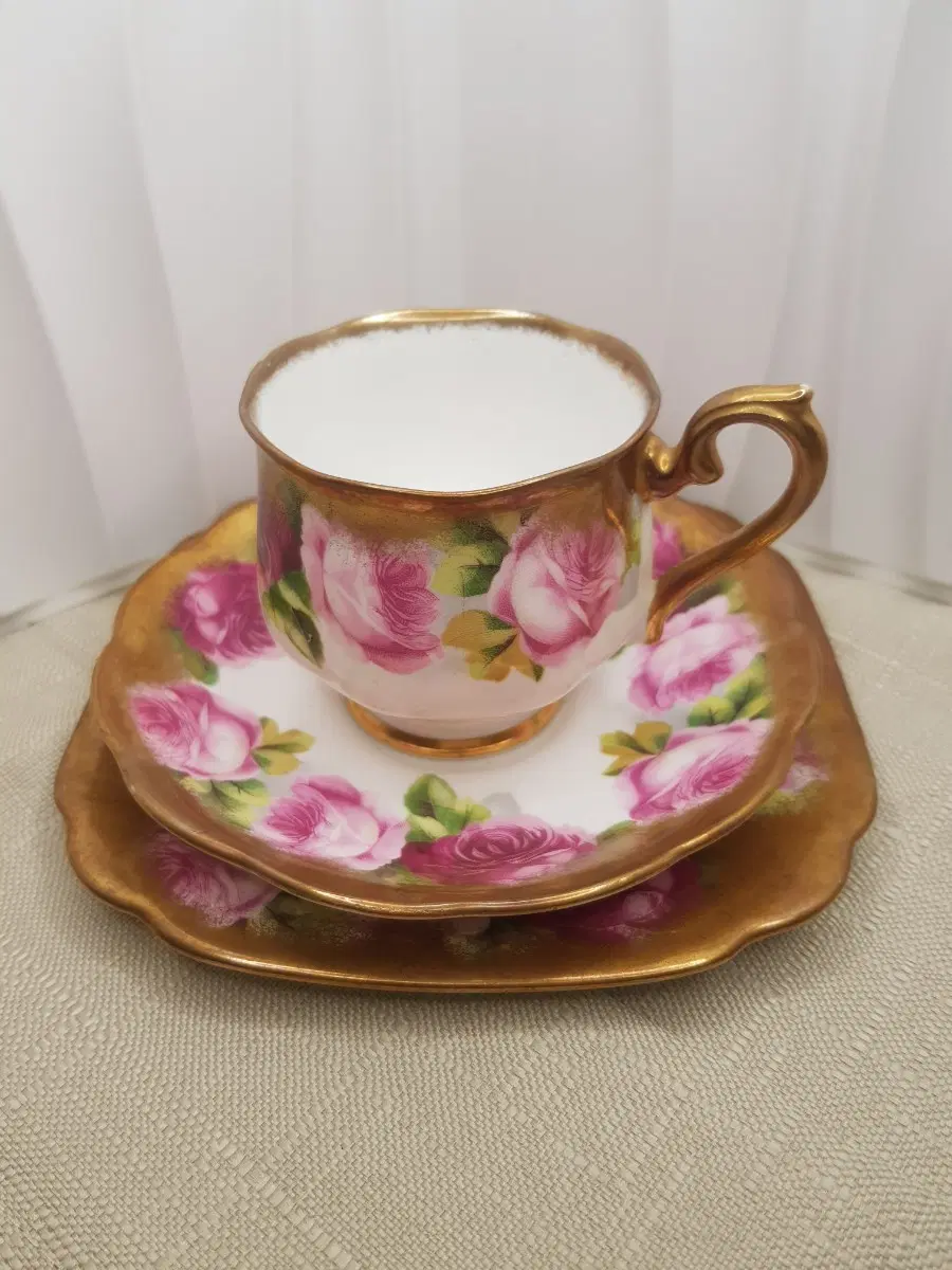 황실찻잔로얄알버트 Old English Rose Heavy Gold 빈티지 트리오 3P