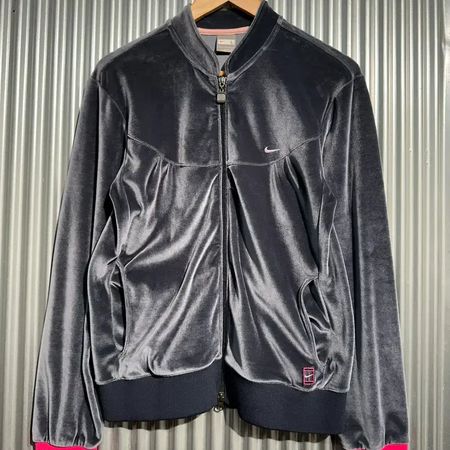 [90 (여성 M~L / 슬림핏)] 나이키(NIKE) 코트 올드스쿨 벨루어 윈드러너 집업 자켓