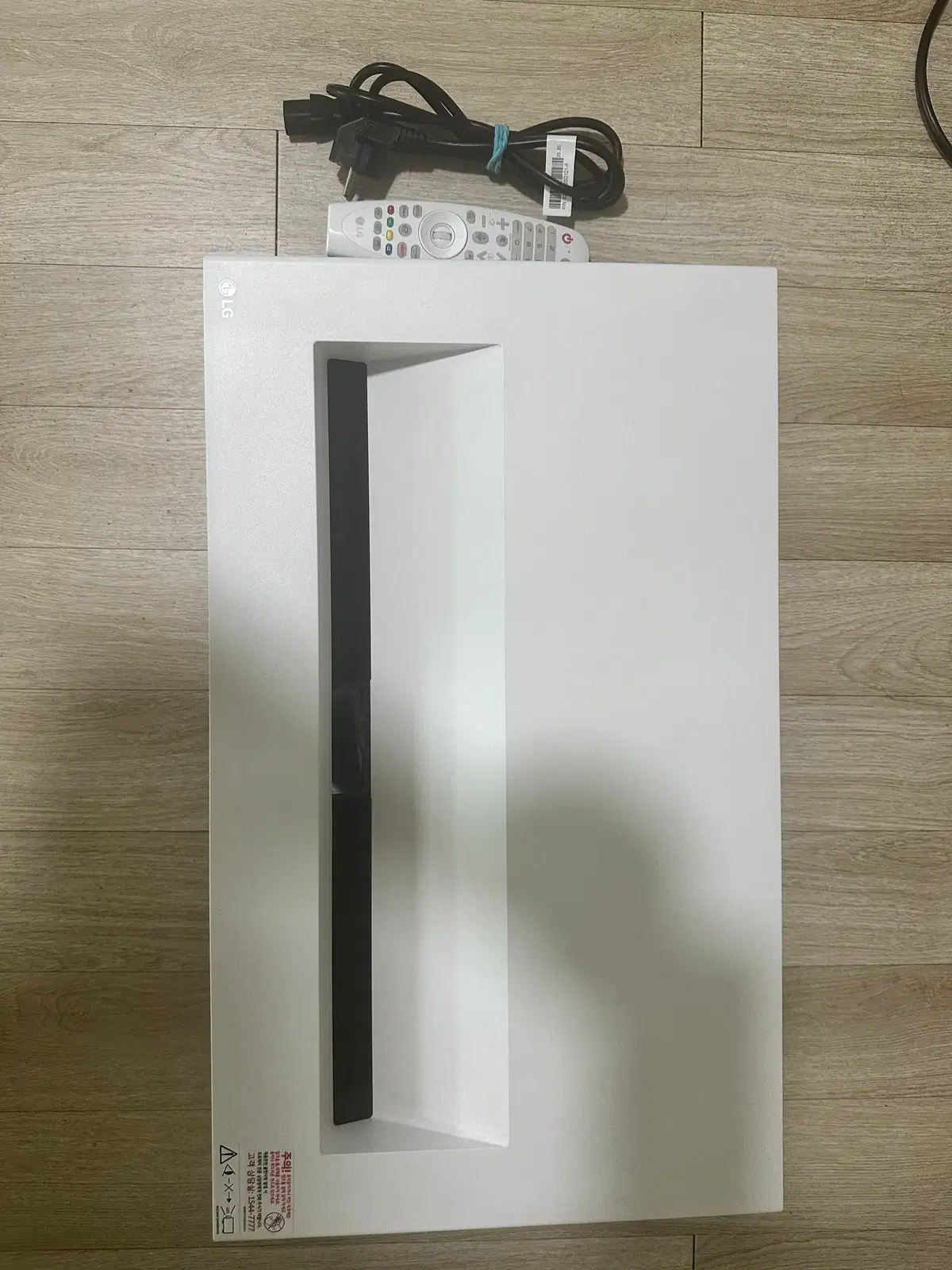 LG 시네빔 HU715QW 4K 레이저 프로젝터