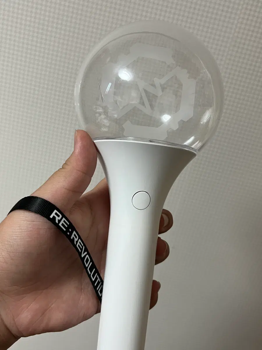 리레볼루션 응원봉 판매합니다.