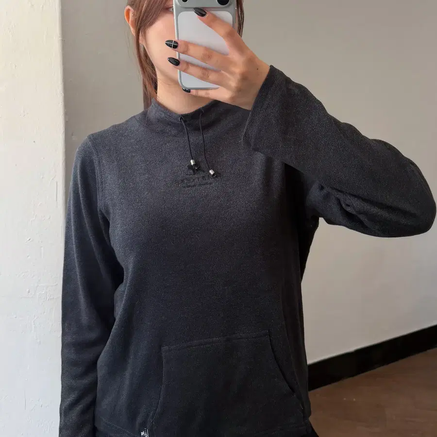 꾸레쥬 모크넥 스트링 풀오버