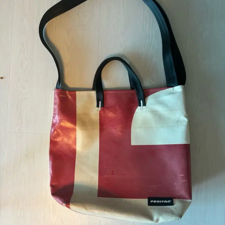 프라이탁 레드 화이트 백