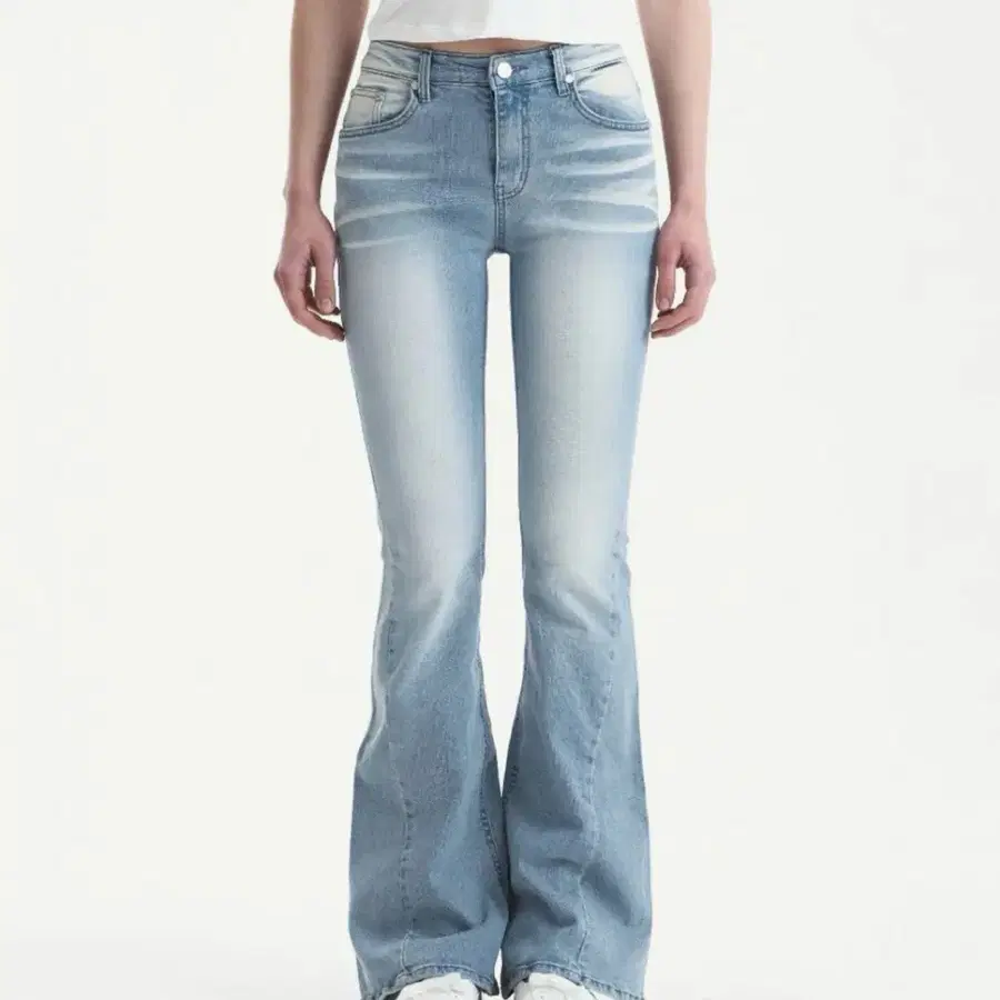 시너진 102 CAT WASHING MID-RISE JEANS LIGHT BLUE