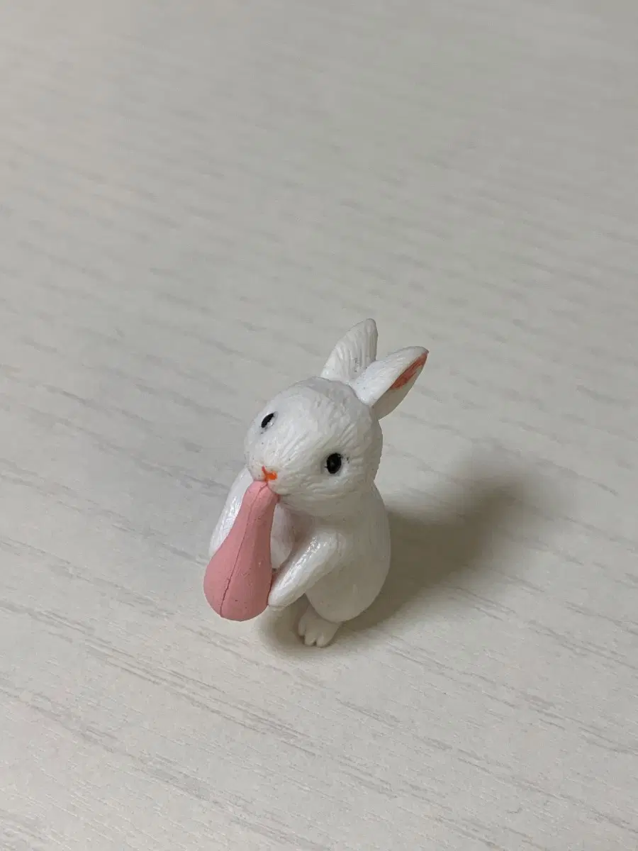 토끼 피규어 흰색