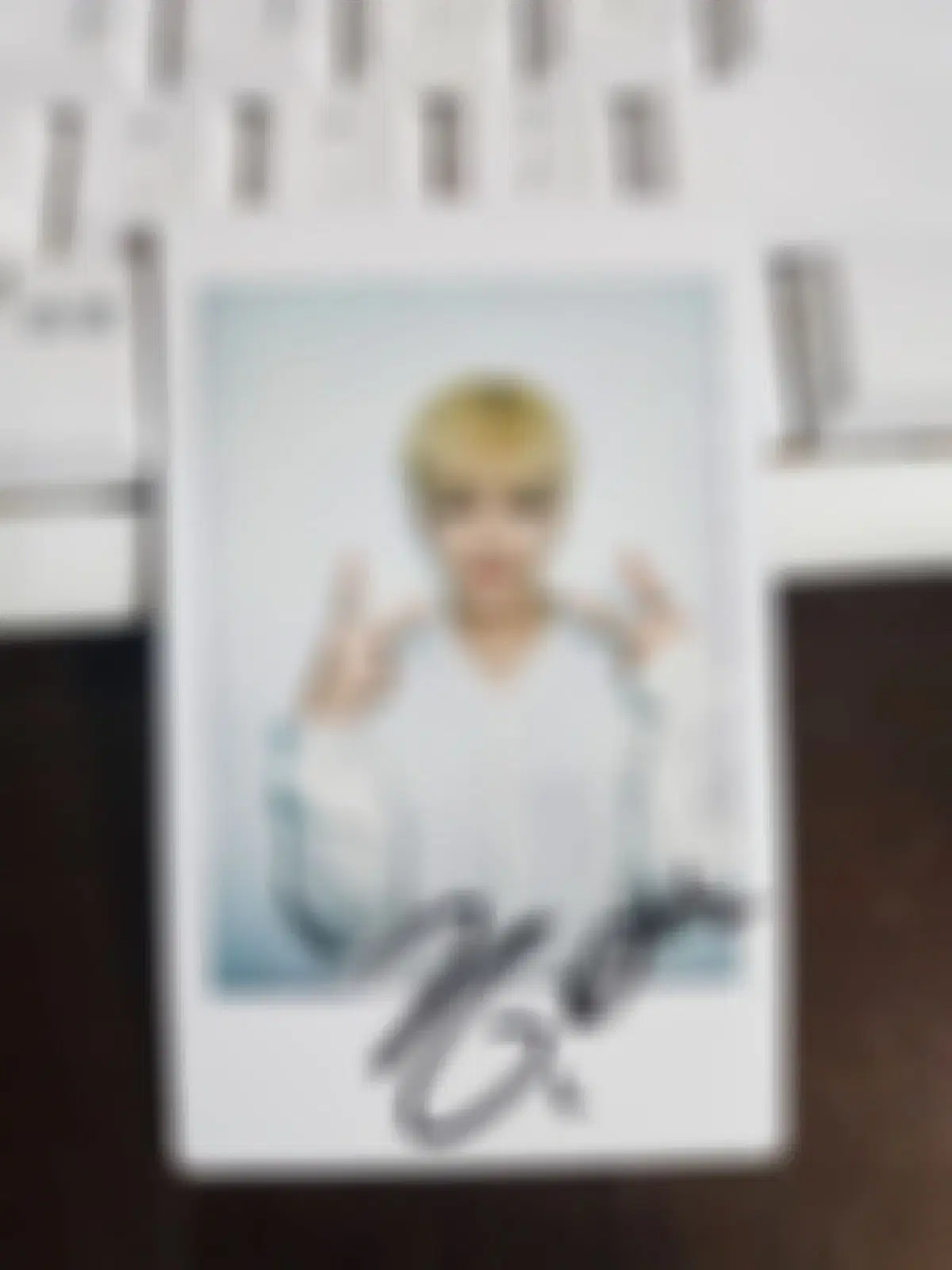 에이티즈 홍중 싸인 폴라