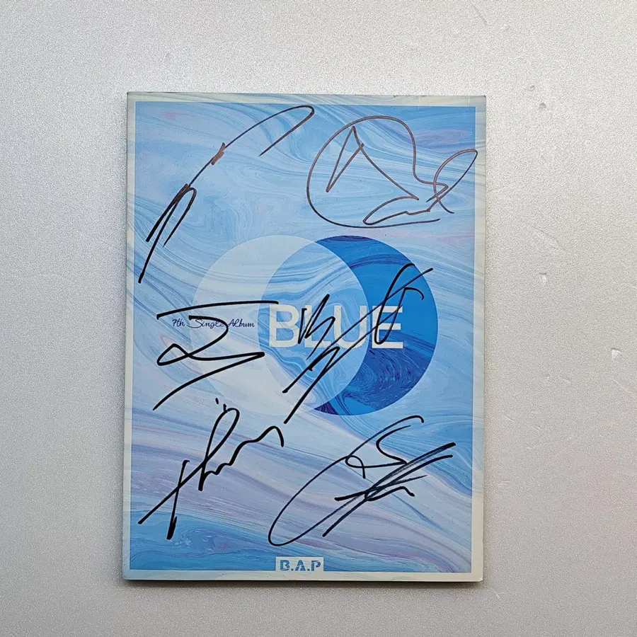 [친필사인] B.A.P(비에이피) 싱글 7집 BLUE A버전 친필 사인
