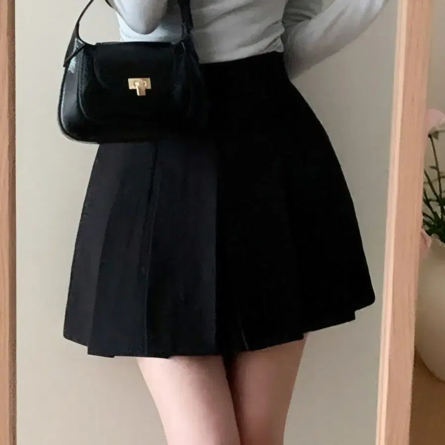 퍼빗 허얇골넓핏 마델 플리츠 미니 스커트 블랙