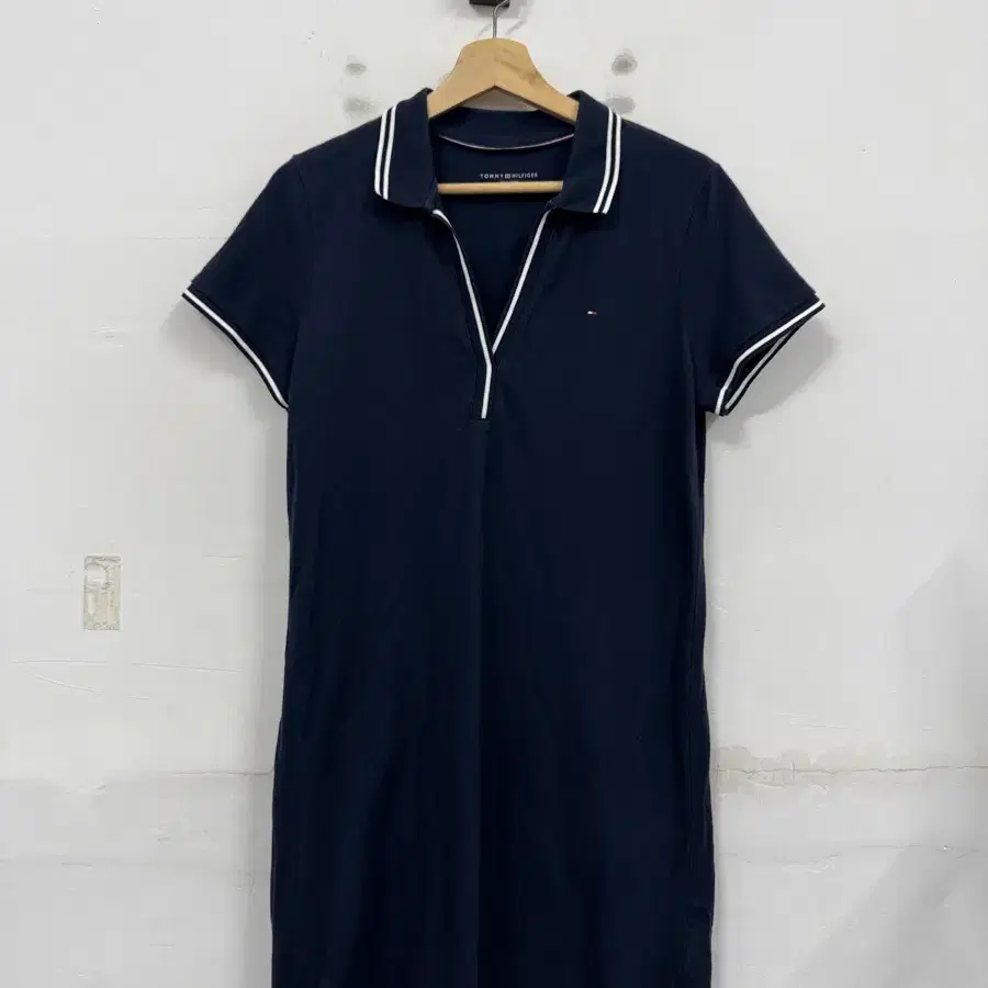 (M)타미힐피거 여자 오픈카라 반팔 원피스