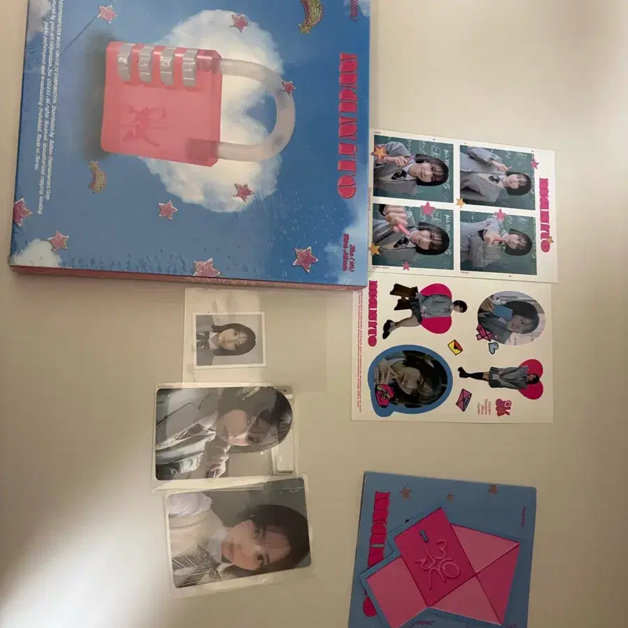 미개봉 마니또 앨범 팝니다 +사진 굿즈들(스티커제외)