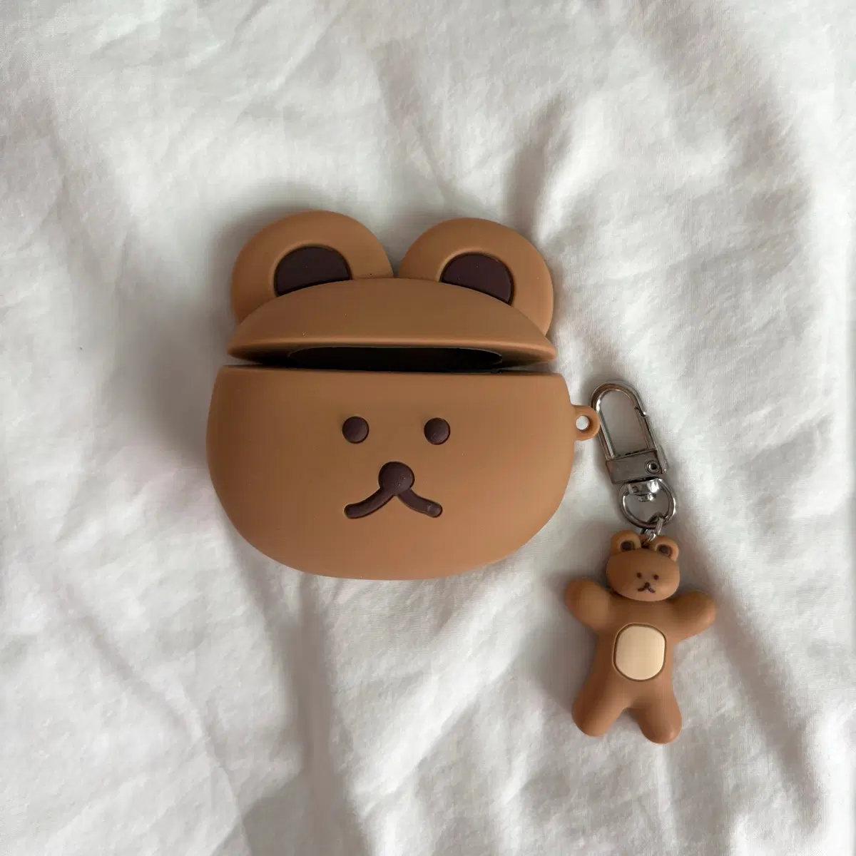 로마네 베어 에어팟1,2 케이스 (아이유 착용)