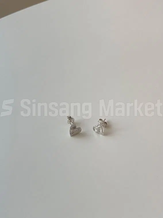 [빠른발송] 실버925 무광 납작 하트 플랫 하트 귀걸이