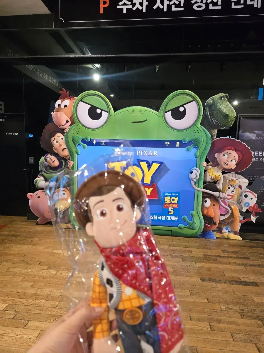 CGV x 토이 스토리 5 우디 인형 40cm