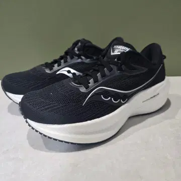 [하자 새상품] Saucony Triumph 21 23.0cm