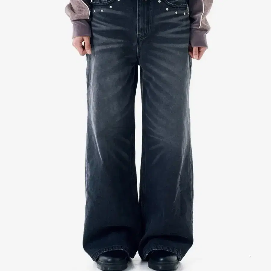 아캄 바지 팬츠 Multi Studded Denim Pants (Black)
