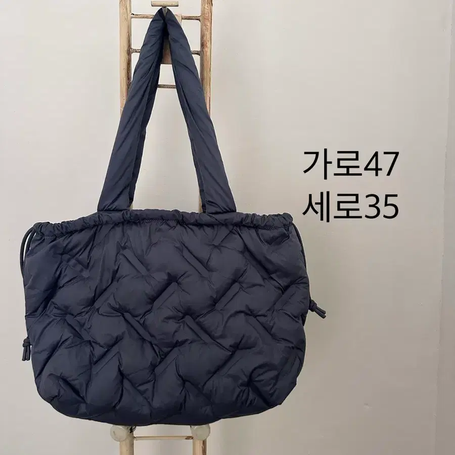 퀼팅 숄더백 네이비