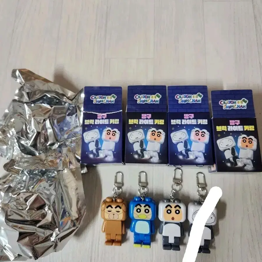 짱구못말려 브릭라이트키링