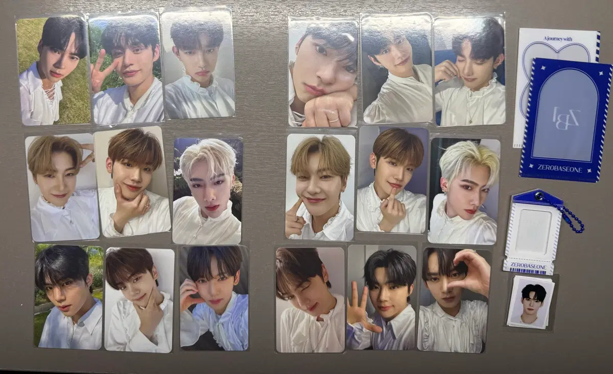 제로베이스원 더현대 팝업 md 엘홀더 증사 성한빈 김지웅 장하오 석매튜 김태래 리키 박건욱 김규빈 한유진