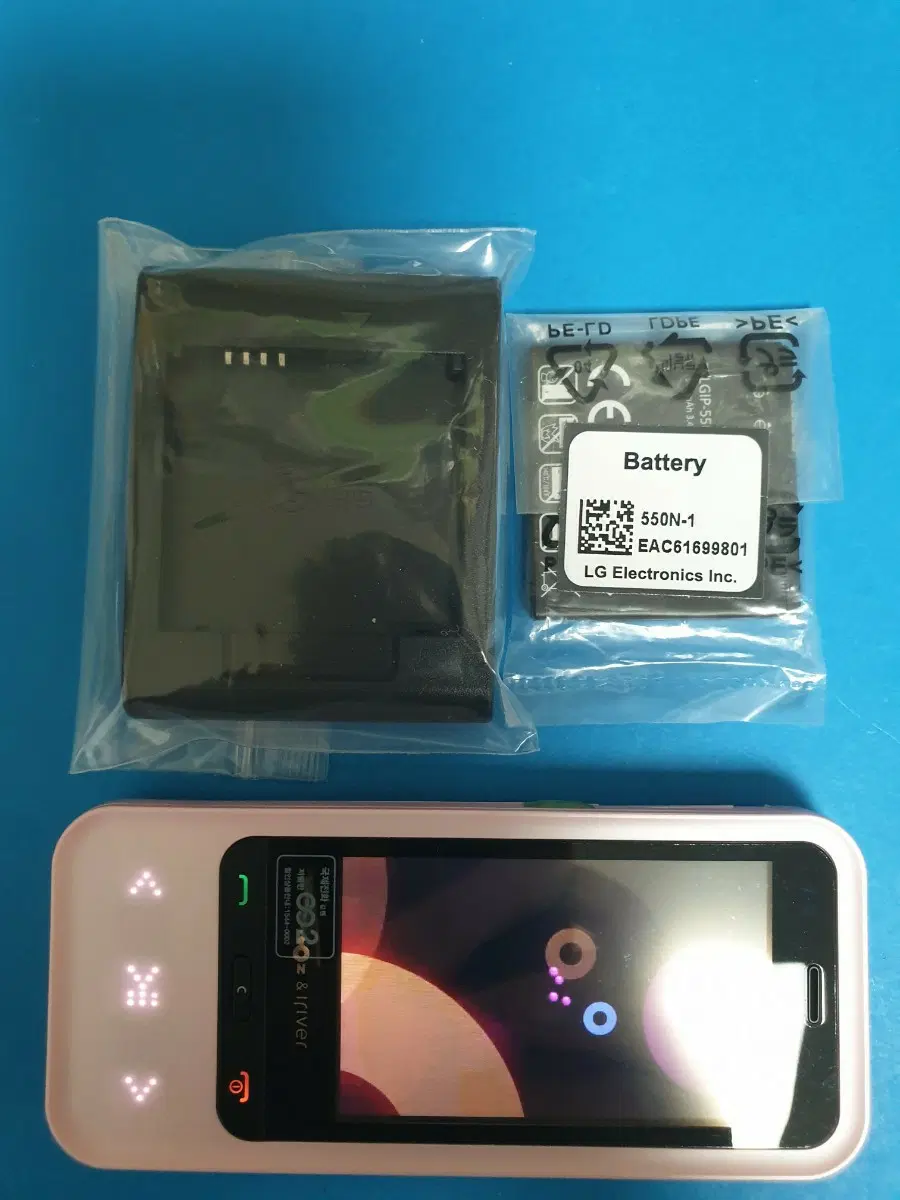 [신품] LG싸이언 아이리버폰 프리스타일폰 배터리와 충전거치대 LG-LB4400