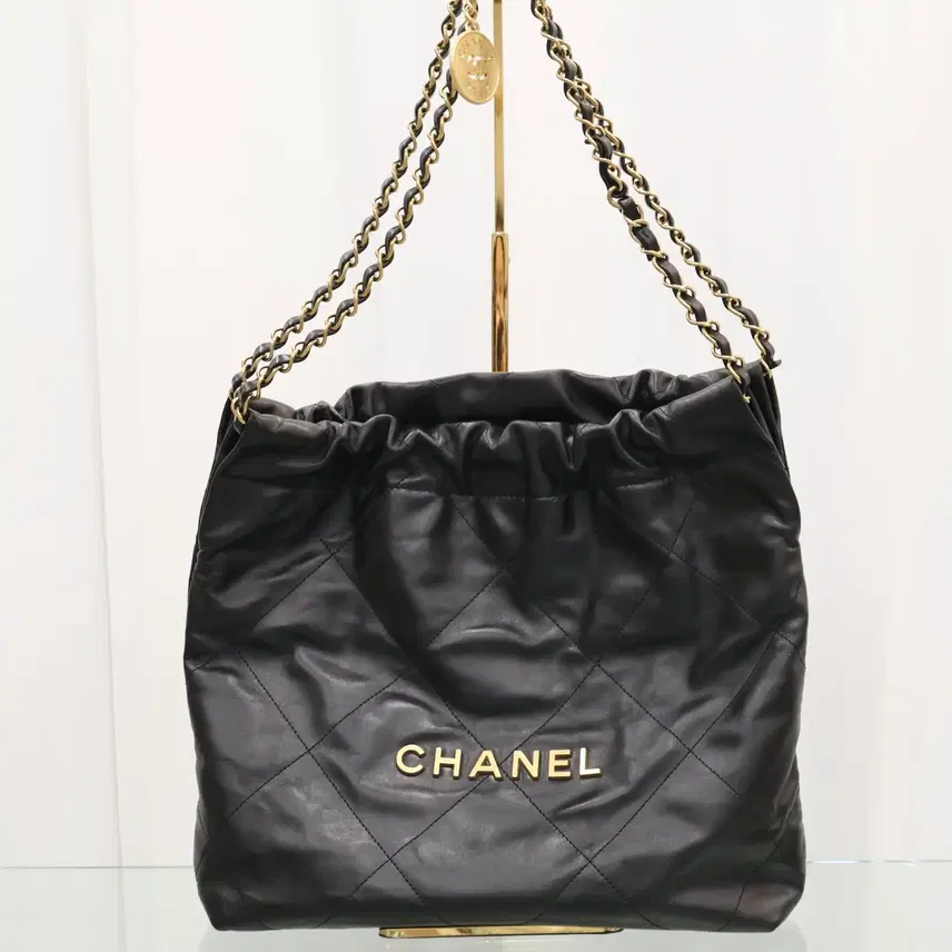 샤넬 중고 22백 스몰 블랙 금장 내장칩 숄더백 as3260 CHANEL 사진 1