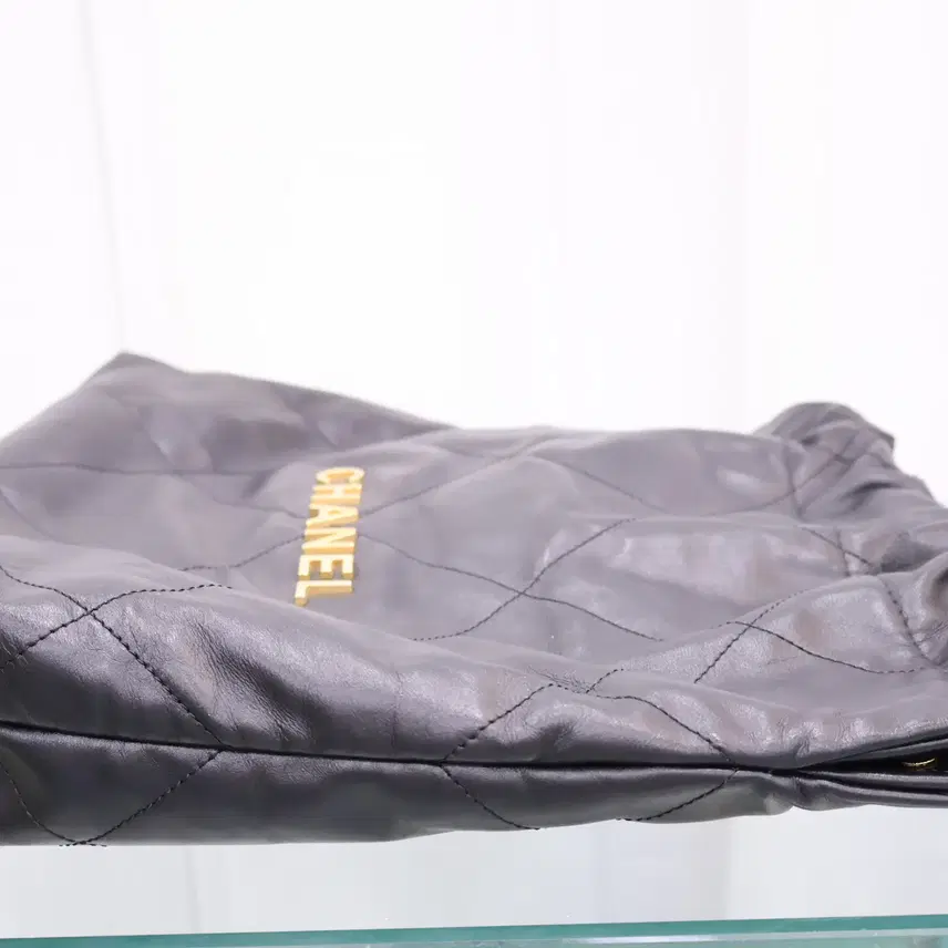 샤넬 중고 22백 스몰 블랙 금장 내장칩 숄더백 as3260 CHANEL 사진 5