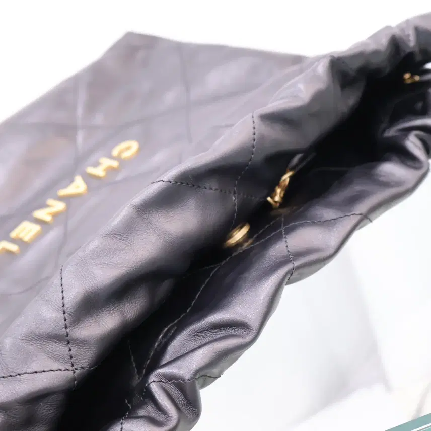 샤넬 중고 22백 스몰 블랙 금장 내장칩 숄더백 as3260 CHANEL 사진 7