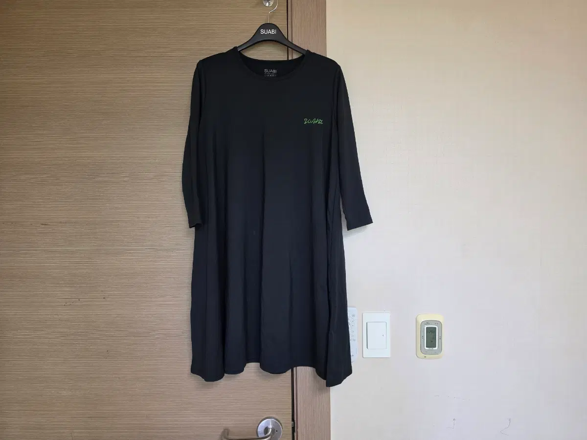 수아비 블랙원피스 2XL-3XL 사이즈히트텍원피스로 홈웨어입니다어깨단면35.5 가슴단면47.5 소매기장41 총기장81 (어깨끝에서재었을때) 교환 환불 안