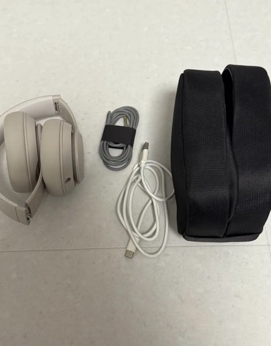 애플 Beats Studio Pro 샌드스톤 헤드셋