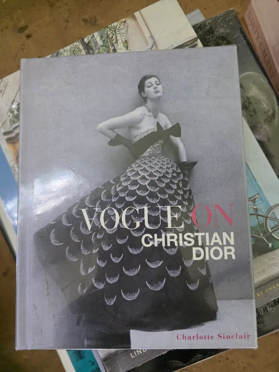 Vogue on Christian Dior 크리스챤 디올 아트북 패션북 디자인북 해외북 소장용책