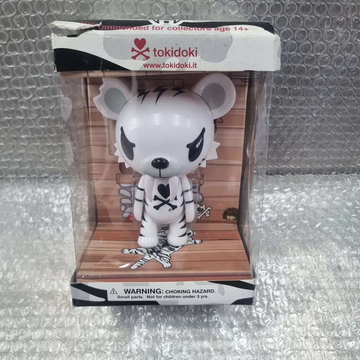 토키도키(tokidoki)의 2인치~3인치 아티스트 바이닐 피규어 시리즈 중 '타이거 곰(White Tiger / Tiger Nation 계열)' 피규어 정품