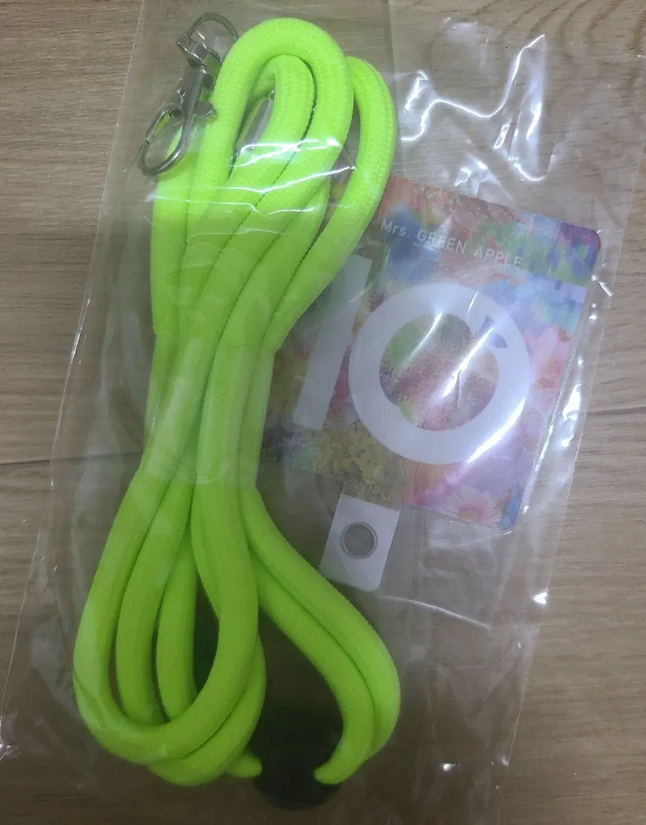 Mrs. GREEN APPLE fluorescent strap poca