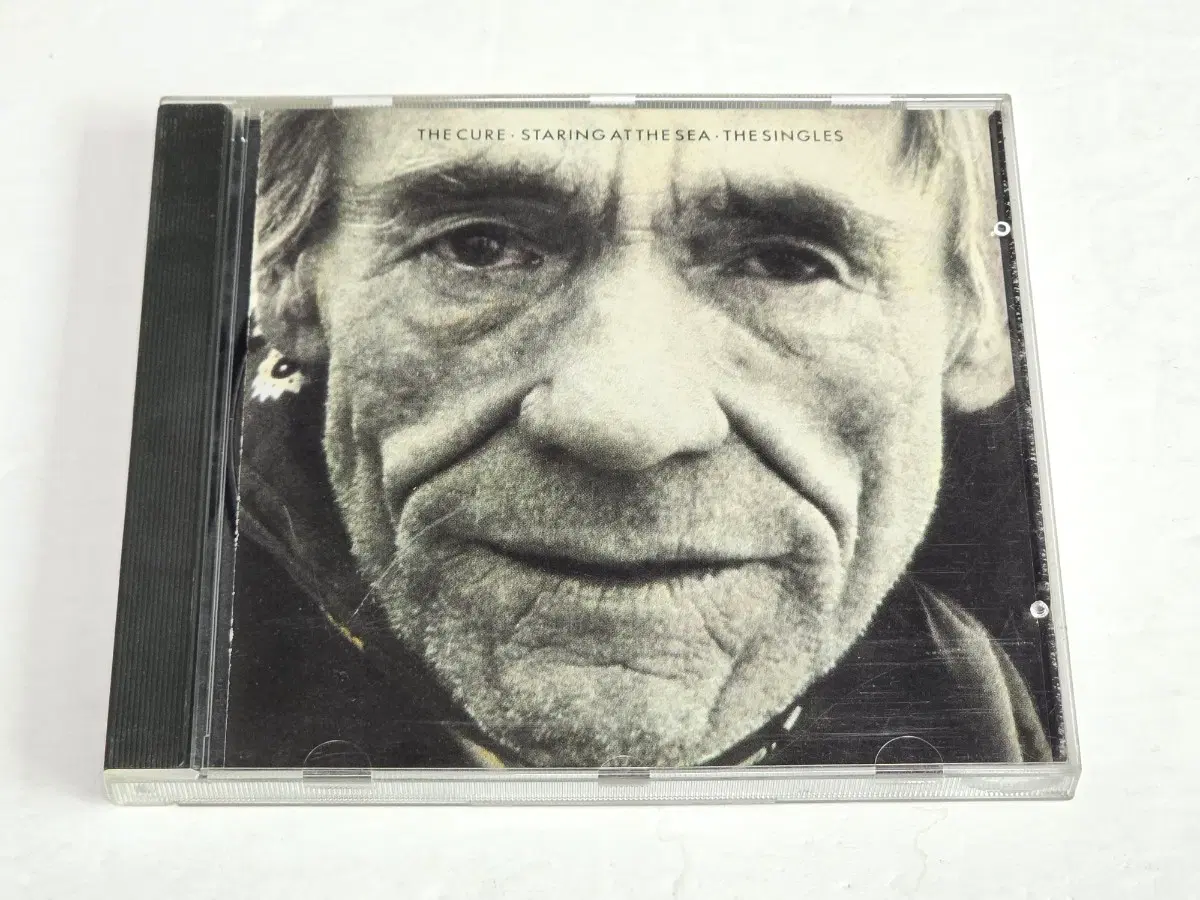 The Cure - Staring At The Sea: The Singles (US 수입반 CD)