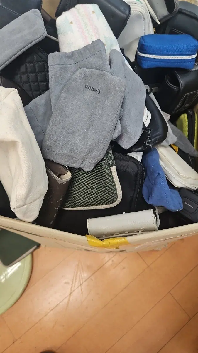 카메라 가방/ 파우치  대략 200개