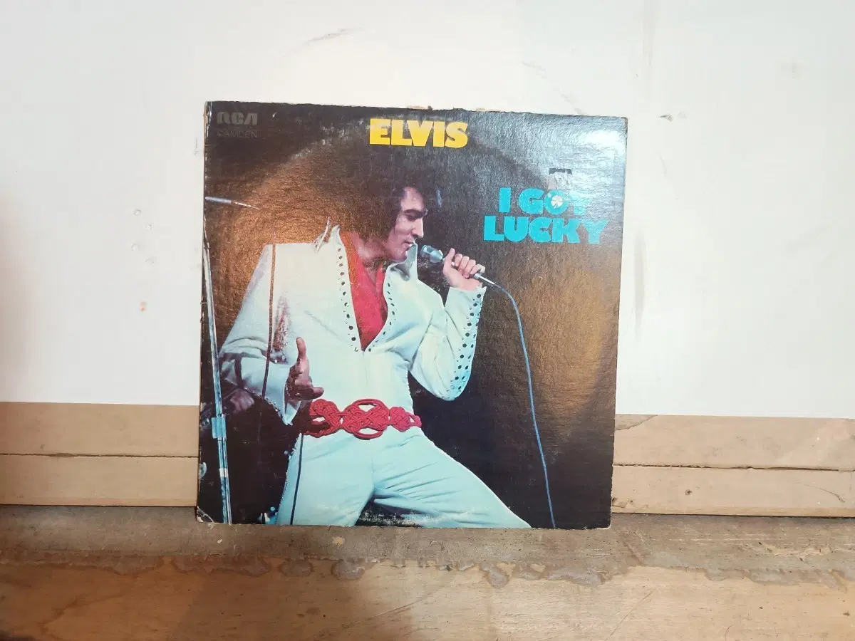 1971년에 발매된 엘비스 프레슬리(Elvis Presley)의 컴필레이션 음반 'I Got Lucky'의 바이닐(LP)