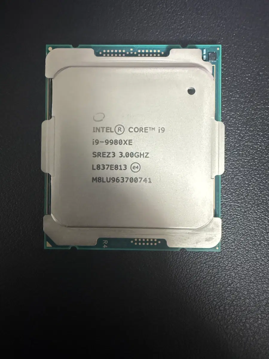 인텔 코어i9-9980XE CPU