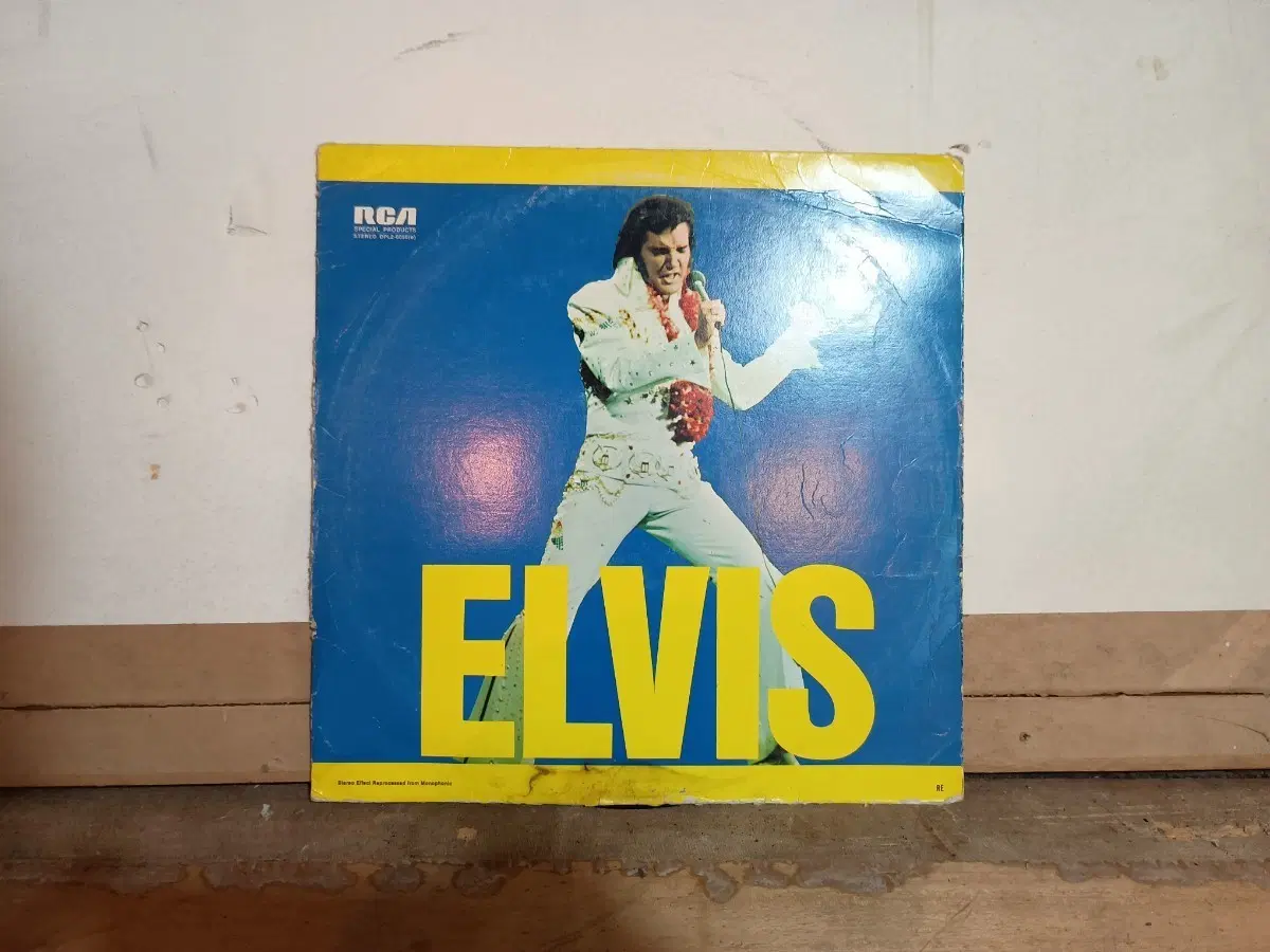 1973년에 RCA Special Products에서 발매된 엘비스 프레슬리의 컴필레이션 2LP 음반 Elvis의 커버