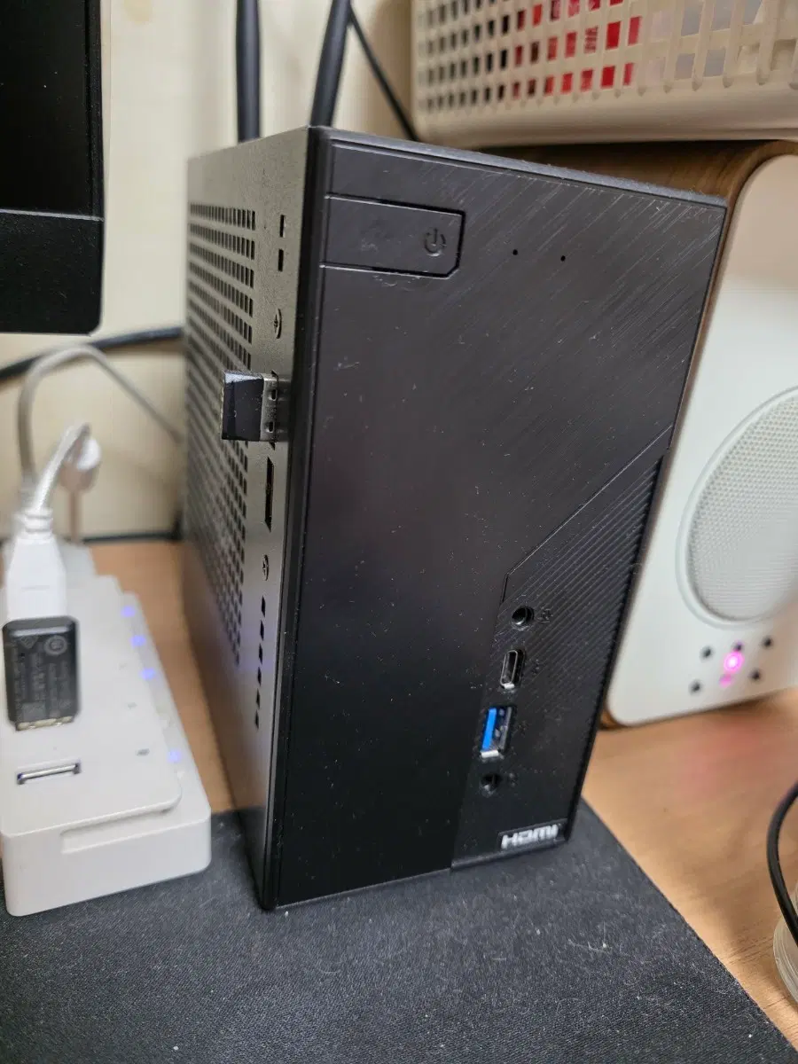 ASRock DeskMini X600 USB 4.0 180W  8700G 미니PC