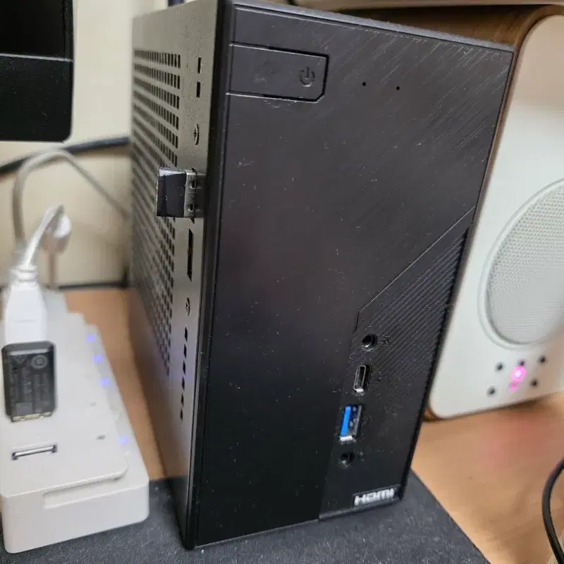 ASRock DeskMini X600 USB 4.0 180W 8700G 미니PC