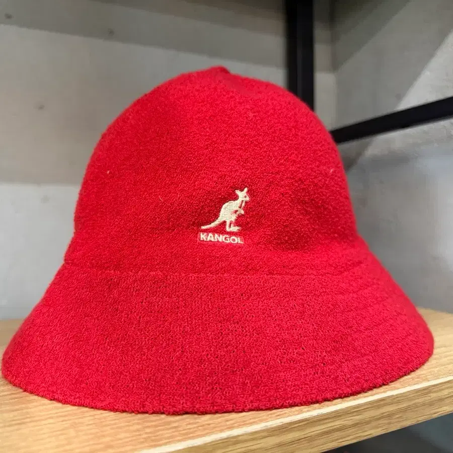 캉골 버뮤다 레드모자