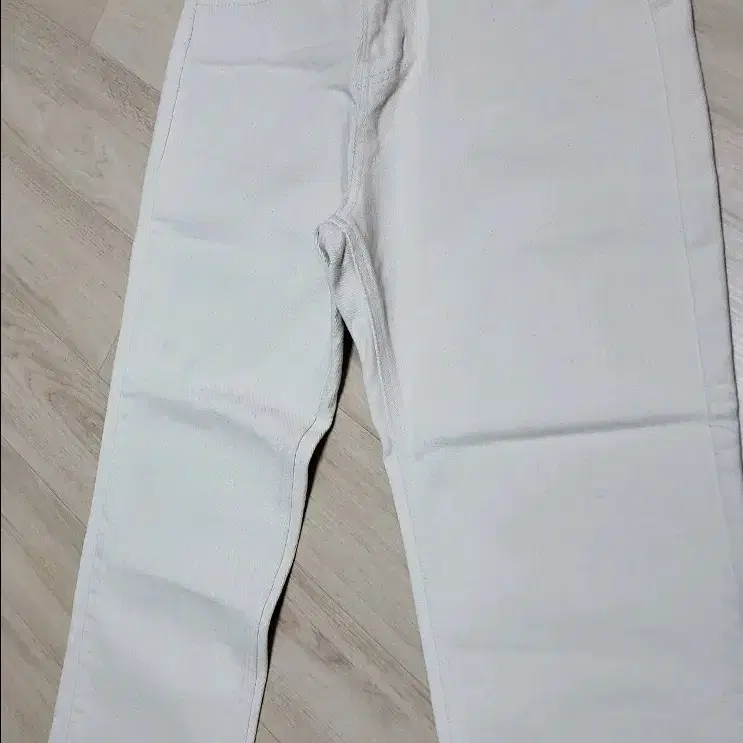 흰색 가을 청바지
