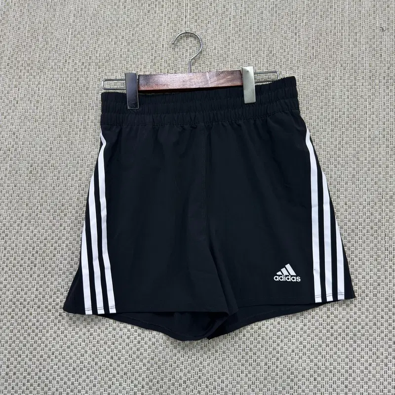 아디다스 밴딩 츄리닝 반바지 XS H04520