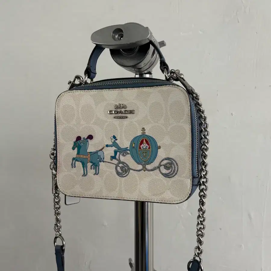 Coach x Disney 디즈니 X 코치 시그니처 캔버스 신데렐라 박스 블루 크로스백