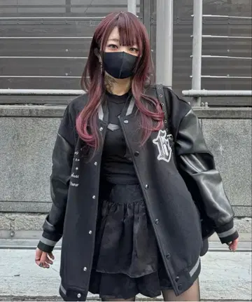 gibous G 스네이크 크로스 다크 스타디움 재킷