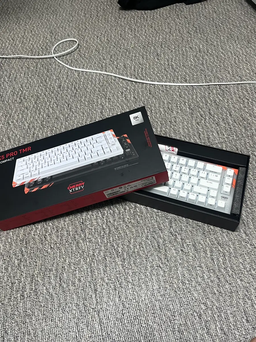XTRFY K5 PRO TMR 텐키리스 키보드 화이트