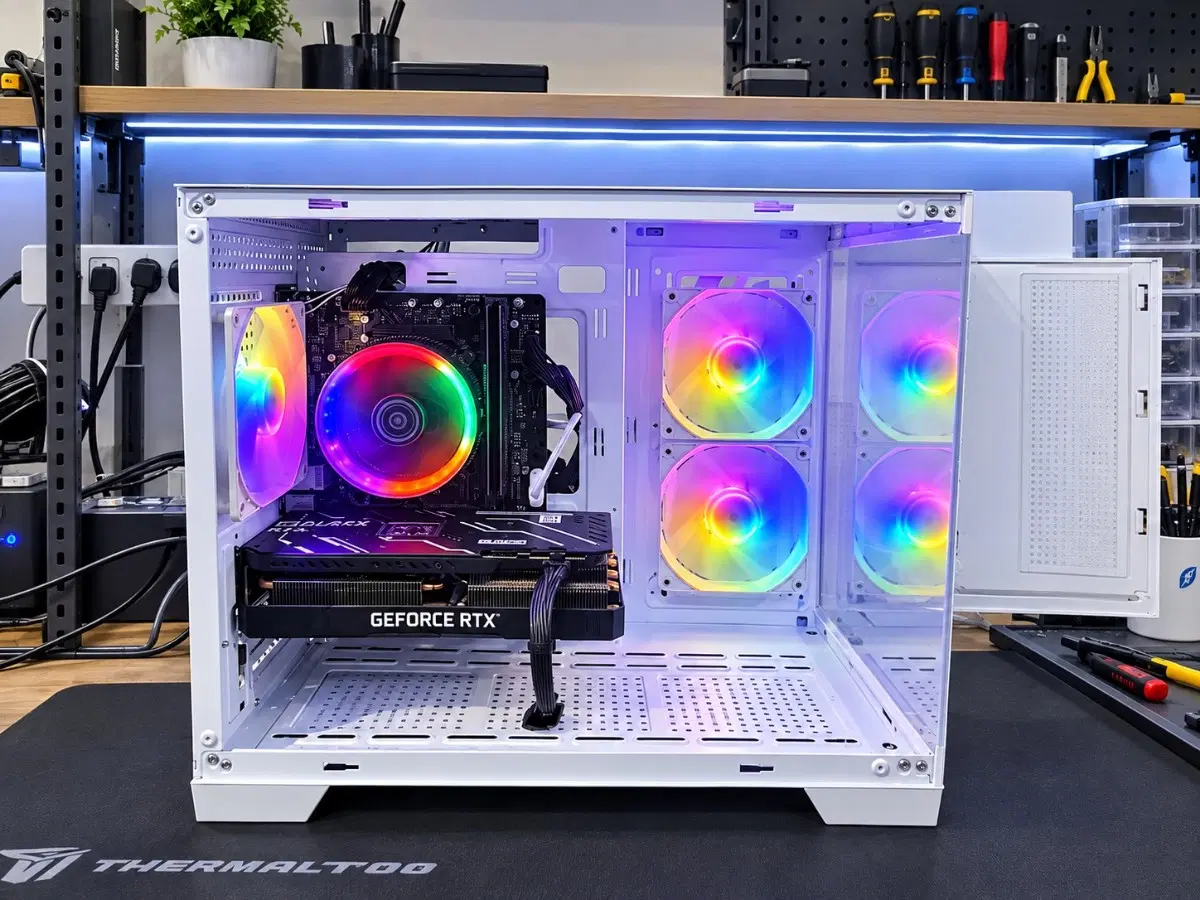 i7 13700 RTX5060 최고급 게이밍 컴퓨터 풀셋 싸게 팝니다