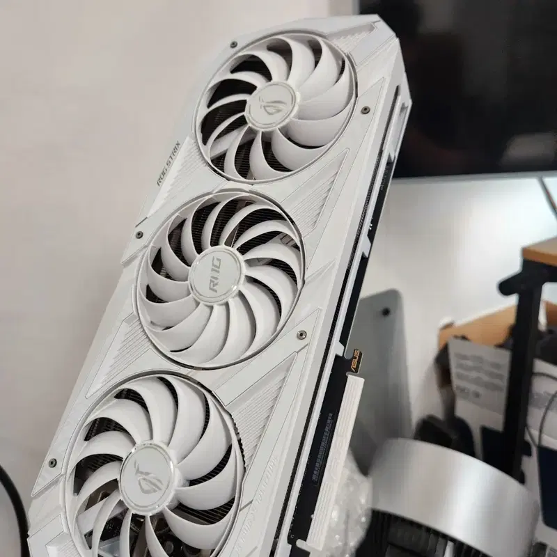 ASUS ROG STRIX 3090 화이트 판매합니다.