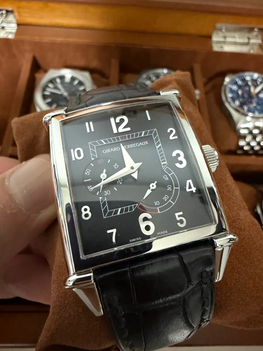 지라드페르고 Vintage 1945 Power Reserve Black