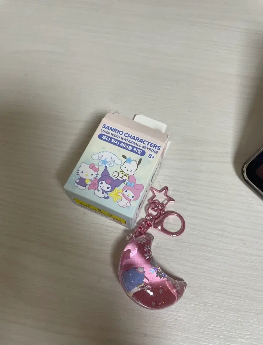 산리오 워터볼 키링 턱시도샘